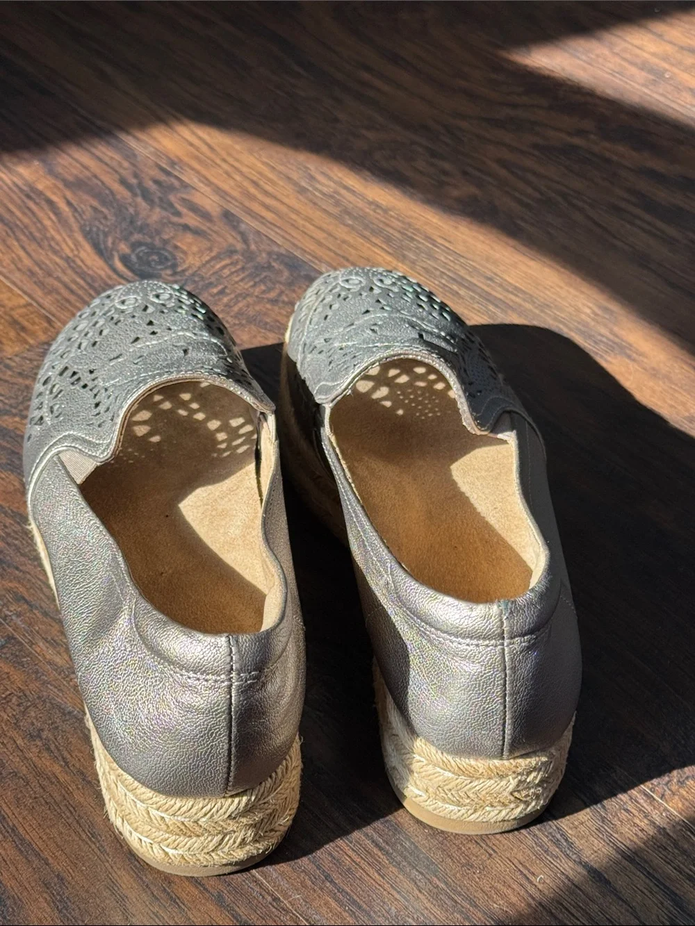 Naturalizer metallic laser